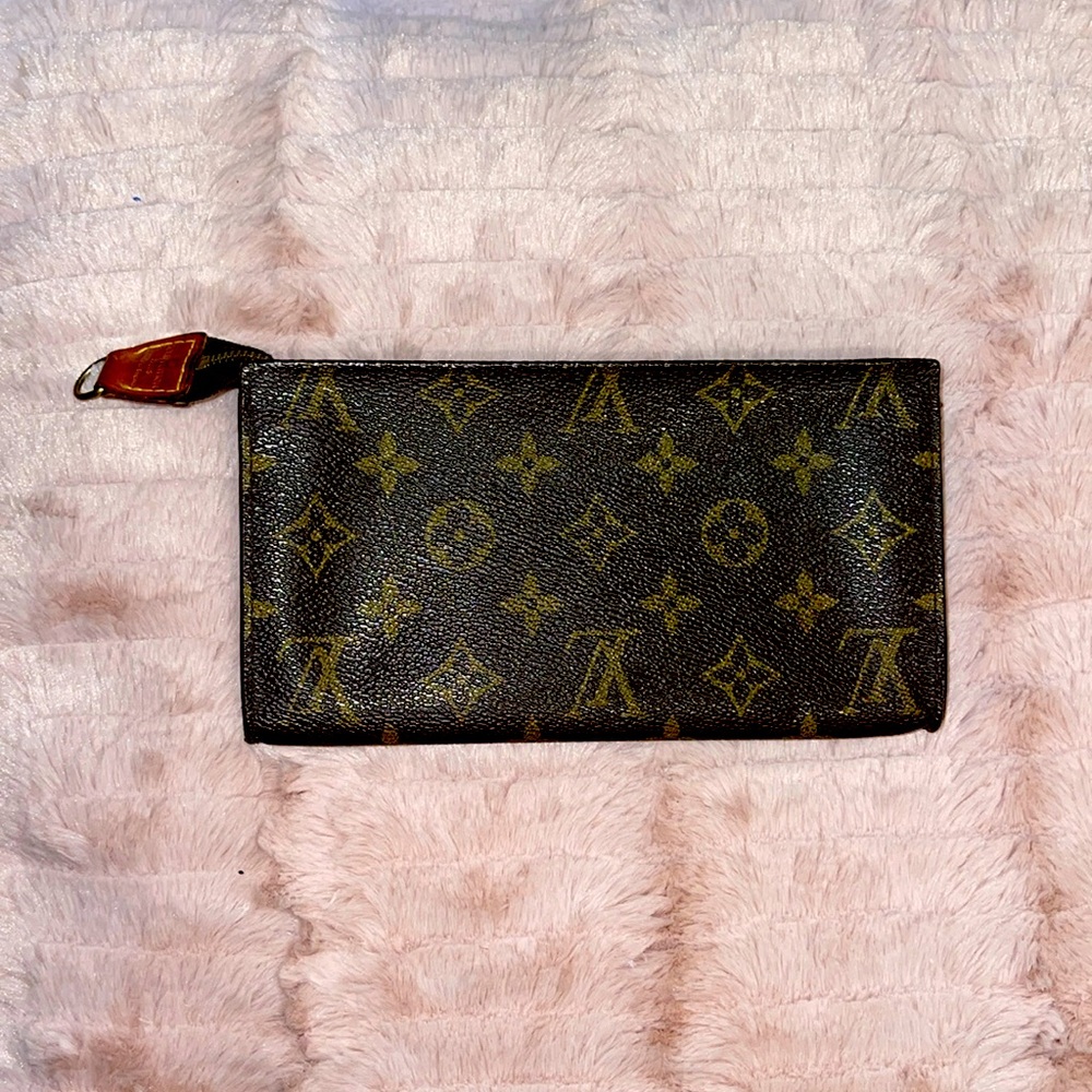Loius Vuitton Pouch